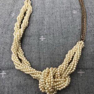 Banana Republic -Pearl knotted long necklace